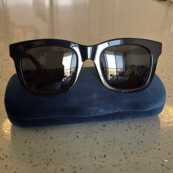 SOLD ❌NWT GUCCI oversized Sunglasses with case, dust cover, cloth. - Picture 2 of 6